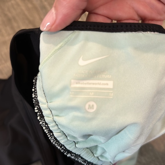 Nike swim top in Medium - Picture 3 of 3